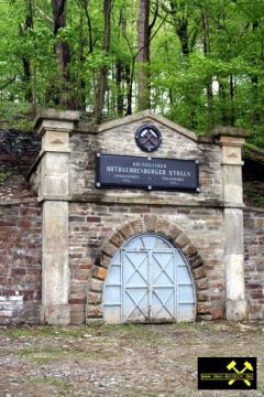 Rothschönberger Stollen im Bergbau Revier Freiberg, Erzgebirge, Sachsen, (D) (1) 05. Mai 2005 Stollenportal.jpg